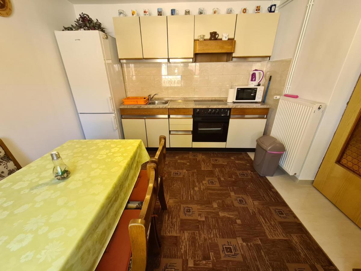 Cutul Apartma *