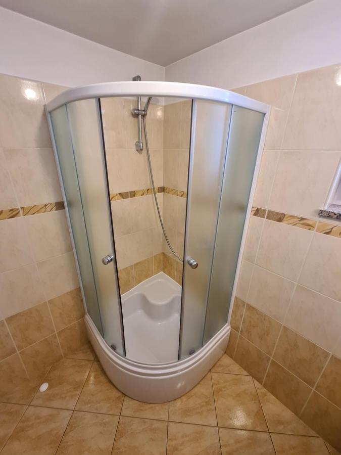 Cutul Apartma *